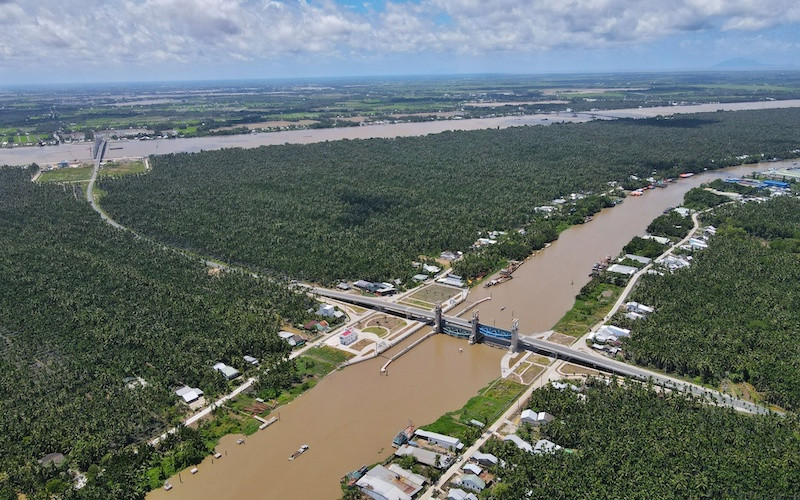 đại diện Bộ KH-ĐT cho rằng, hội nghị có ý nghĩa quan trọng trong việc thống nhất nhận thức ở tất cả các cấp, các ngành về vai trò, vị trí và tầm quan trọng của vùng và liên kết vùng. Ở đó, liên kết vùng phải trở thành tư duy chủ đạo dẫn dắt sự phát triển toàn vùng và từng địa phương trong vùng.