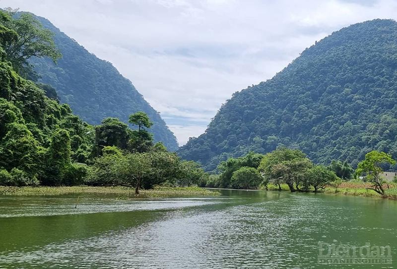 Một góc hồ Ba Bể. Ảnh: Nhật Quang