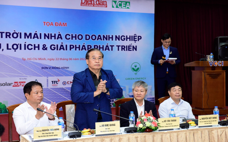 , giải pháp của doanh nghiệp ngay trong lúc này là phải chuẩn bị tốt về cơ sở hạ tầng để sẵn sàng hỗ trợ cho ngành hàng xuất khẩu khi sử dụng năng lượng tái tạo