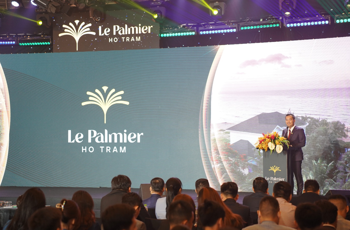 Ông Nguyễn Thái Bình – Chủ tịch Đông Tây Group phát biểu tại Lễ ra mắt Le Palmier Hồ Tràm