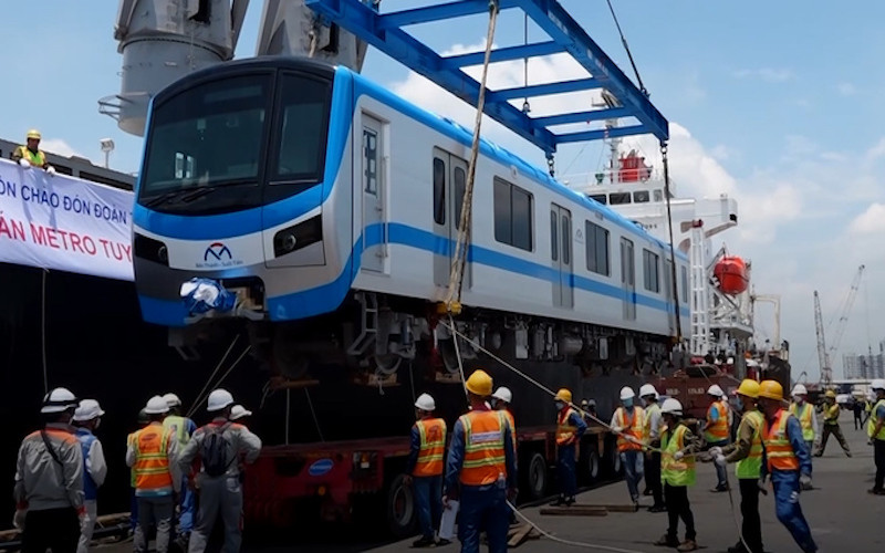 Để vận hành tuyến metro số 1, Công ty TNHH MTV Đường sắt đô thị số 1 (HURC1), cần khoảng 700 người nhưng đến nay chỉ có 15 nhân sự chính thức và đang thiếu tiền để duy trì hoạt động.