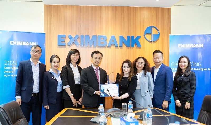 Eximbank nhận giải thưởng Chất lượng thanh toán quốc tế xuất sắc từ Ngân hàng JP Morgan với tỉ lệ điện thanh toán quốc tế xuyên suốt năm 2021 là 99.66%.