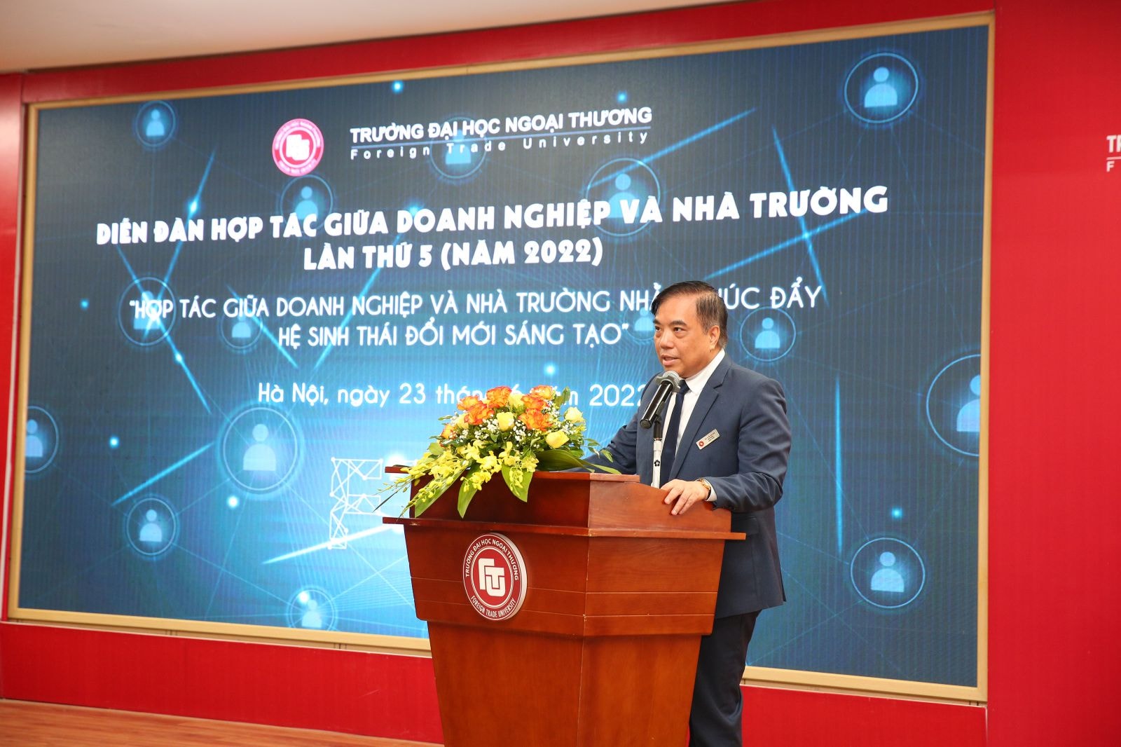 PGS.TS Bùi Anh Tuấn - Hiệu trưởng Trường ĐH Ngoại thương phát biểu tại diễn đàn