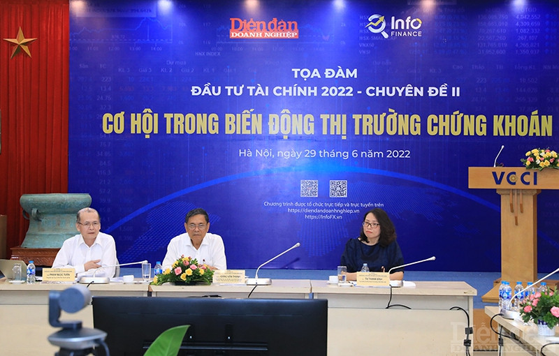 Toạ đàm “Đầu tư tài chính 2022: Cơ hội trong biến động thị trường chứng khoán” do Tạp chí Diễn đàn Doanh nghiệp tổ chức.