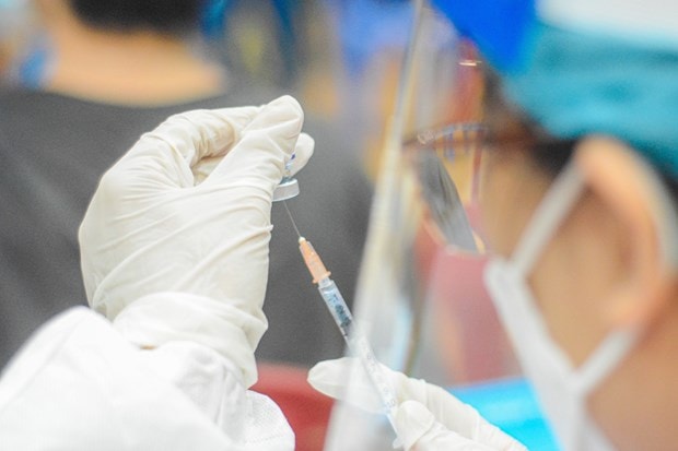 Tiêm chủng vaccine mũi tăng cường là việc làm cần thiết để tăng cường sự bảo vệ trước biến chủng mới
