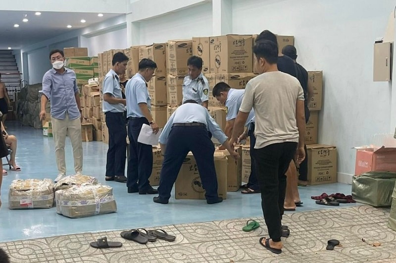 Hơn 20.000 sản phẩm hàng hóa nghi nhập lậu bị lực lượng chức năng TP. Hồ Chí Minh phát hiện, tạm giữ - Ảnh: BCĐ389