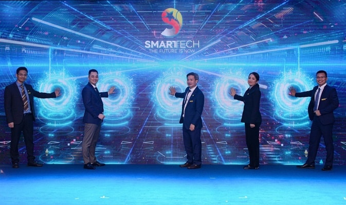 Các lãnh đạo chủ chốt của Smarttech Việt Nam ấn nút khởi động Chương trình hành động 2022-2025. Ảnh: Nhật Quang