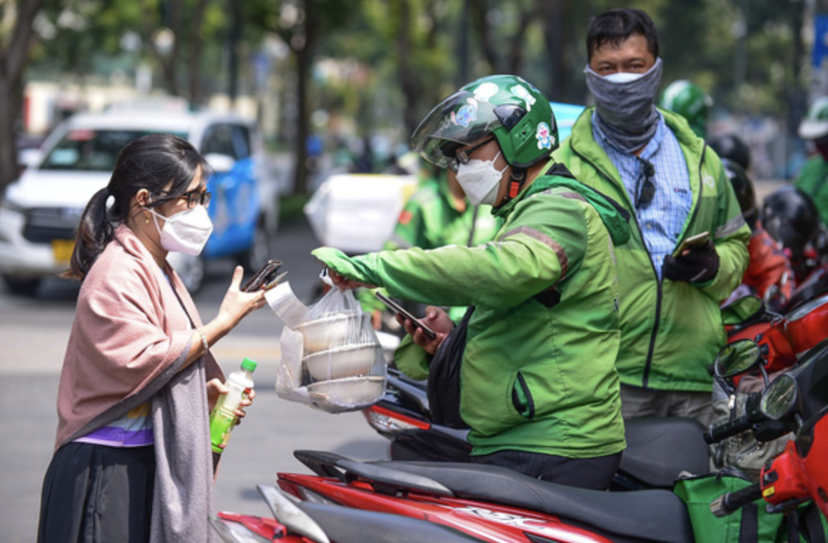  Grab biện minh cho việc thu phí này là để hỗ trợ tài xế nhưng trong thông báo không thể hiện được như thế nào là 