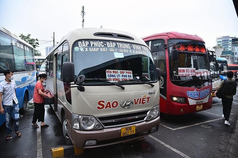 Giá xăng dầu tăng cao khiến hoạt động của nhiều doanh nghiệp chịu áp lực về chi phí trong đó có vận tải hành khách đường bộ - Ảnh minh họa