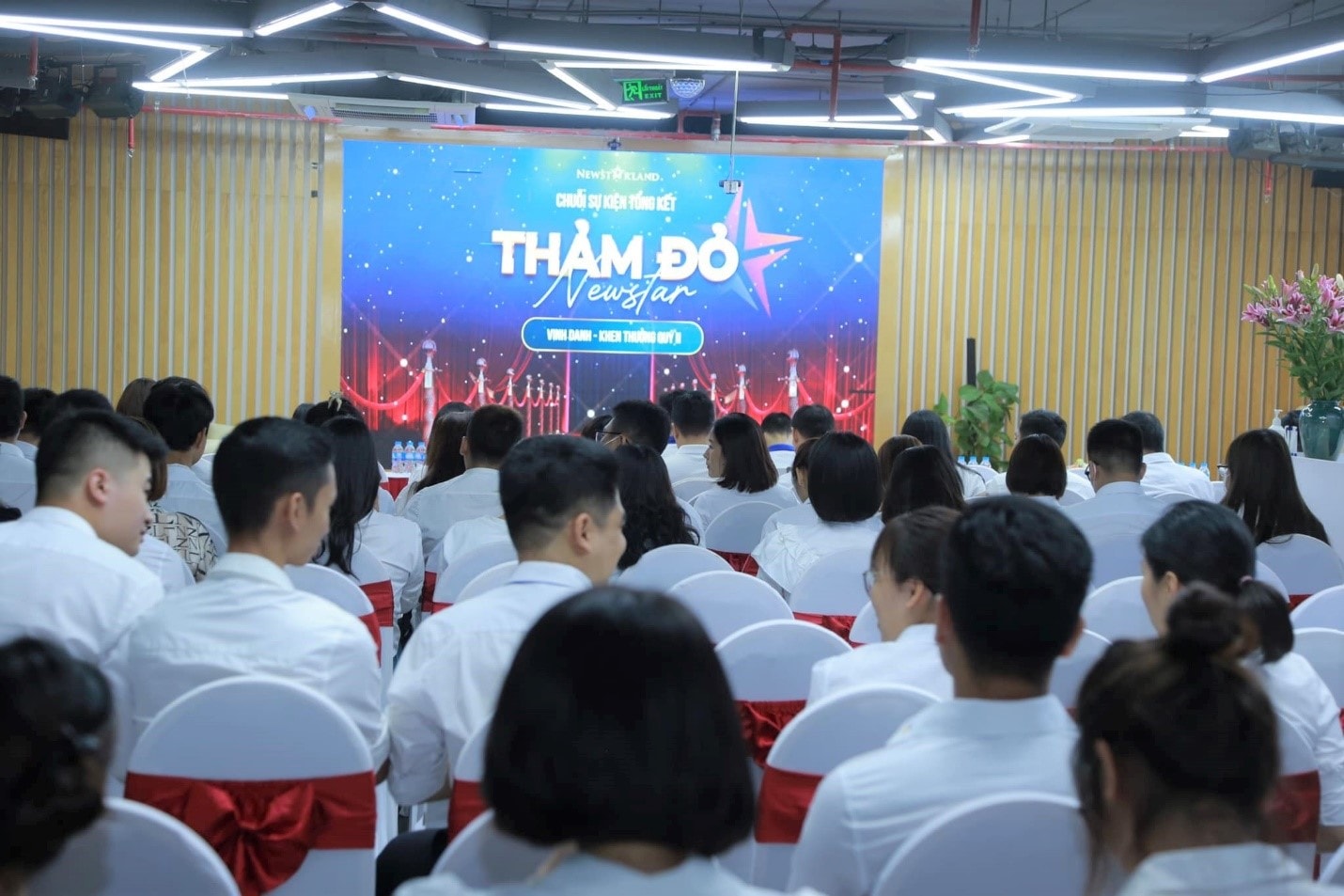 Không khí trước giờ G tại lễ vinh danh, khen thưởng Quý 2/2022 khối Kinh doanh chủ đề: “Thảm đỏ Newstar”