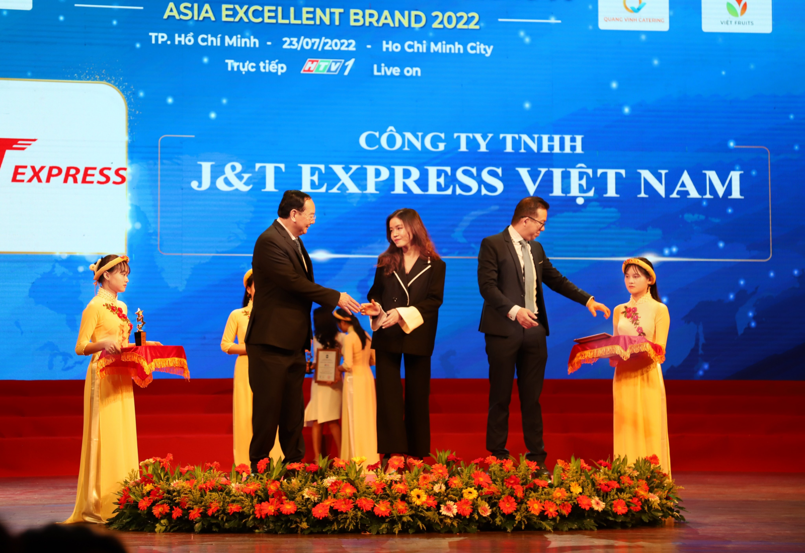 J&T Express lọt top 10 Thương Hiệu xuất sắc năm 2022