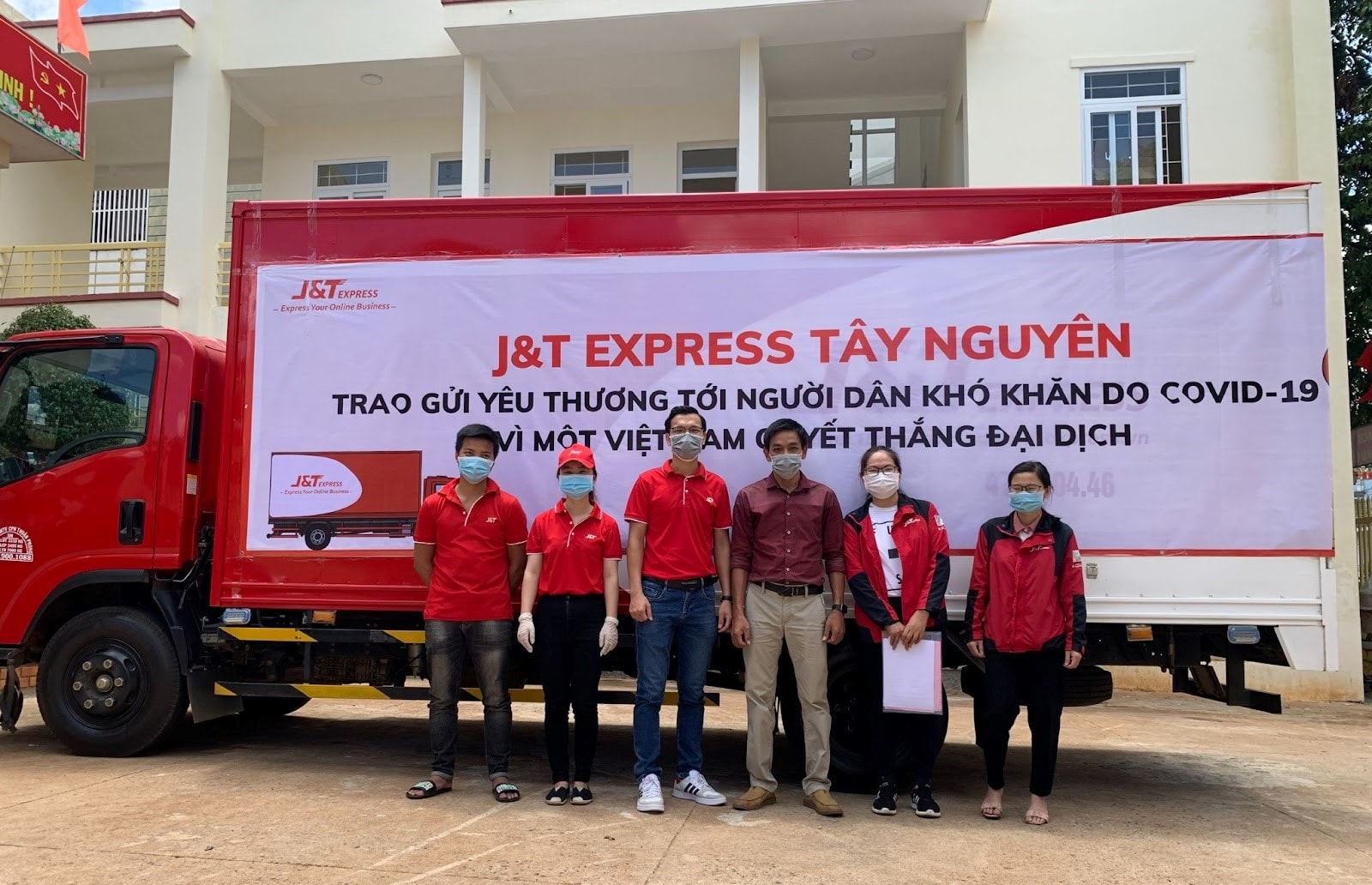 J&T Express Tây Nguyên hỗ trợ người dân mùa dịch