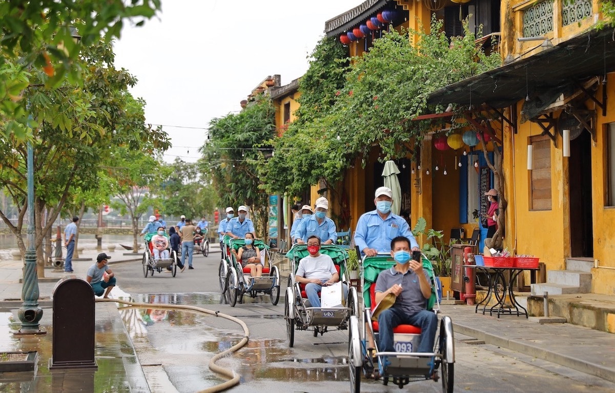 để thu hút du khách quốc tế đến Việt Nam, bên cạnh sự hỗ trợ của từ Nhà nước, còn đòi hỏi doanh nghiệp du lịch cần bổ sung nguồn nhân lực, đào tạo tại chỗ lực lượng lao động...