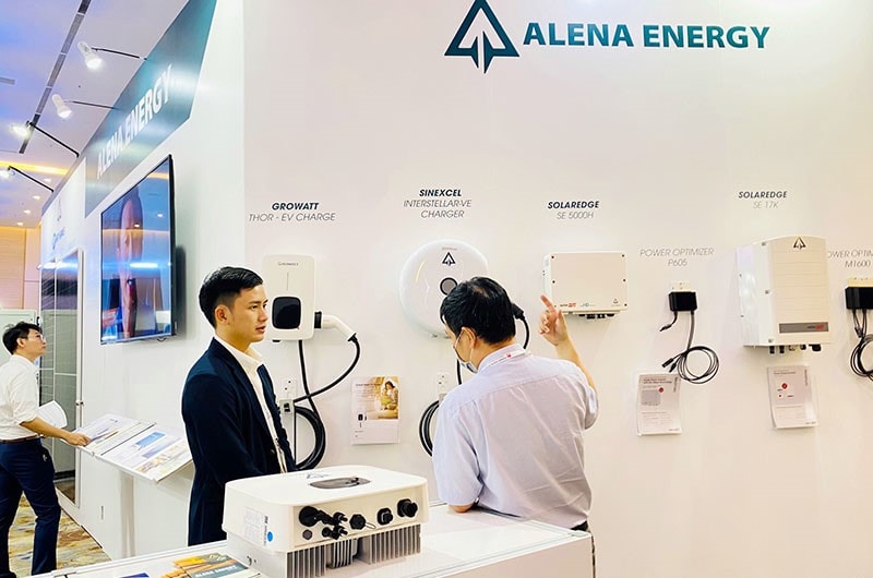 Biến tần SolarEdge được trưng bày tại gian hàng ALENA ENERGY - The Solar Show Vietnam 2022