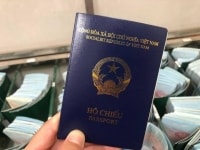 Đức ngừng cấp visa vào hộ chiếu mới, các doanh nghiệp du lịch 