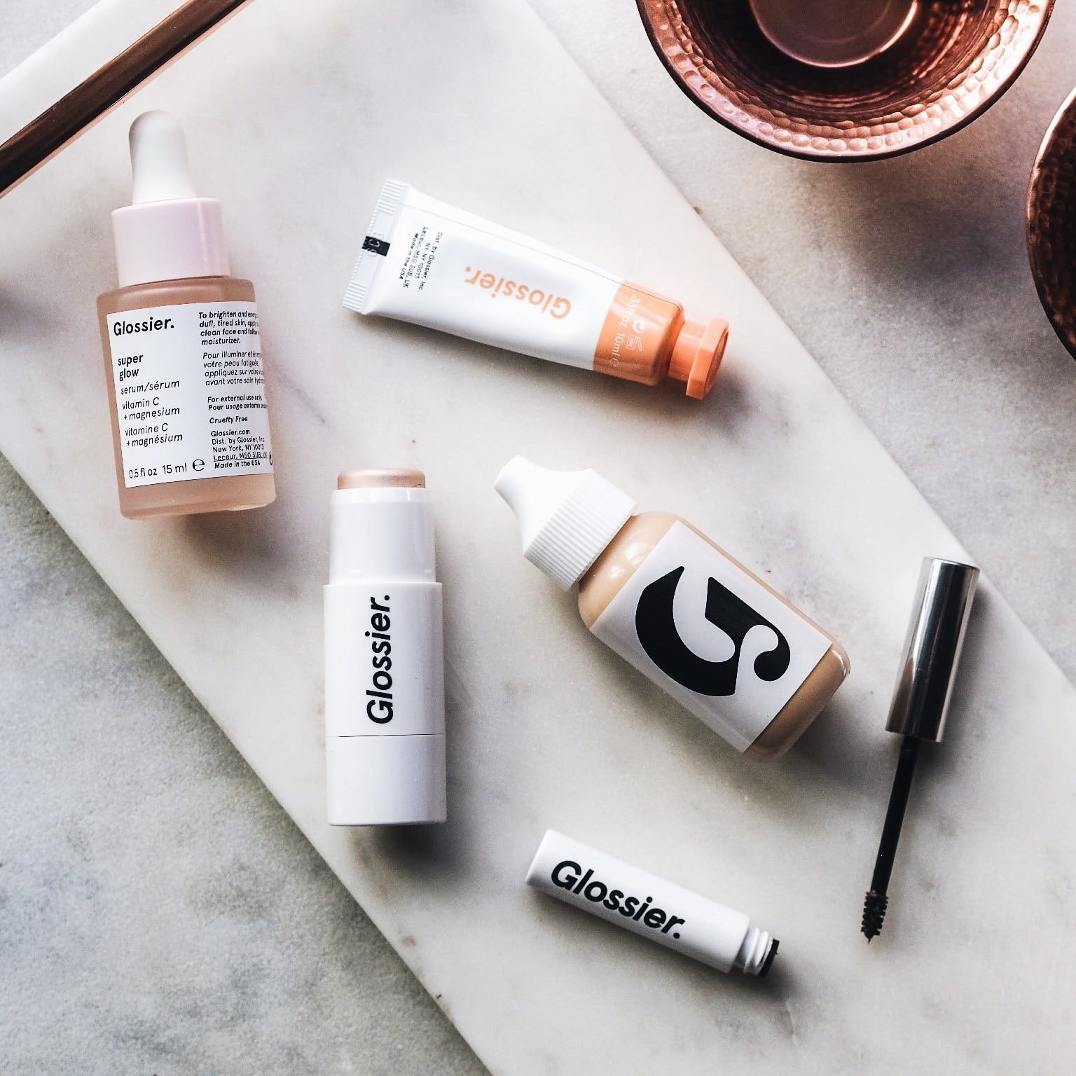 Glossier cũng phải đưa sản phẩm vào cửa hàng thực địa