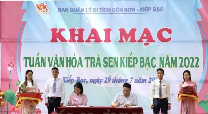 Ban Quản lý di tích Côn Sơn - Kiếp Bạc đã ký hợp đồng xúc tiến đầu tư thương mại, phát triển du lịch với Hiệp hội Du lịch Hải Dương