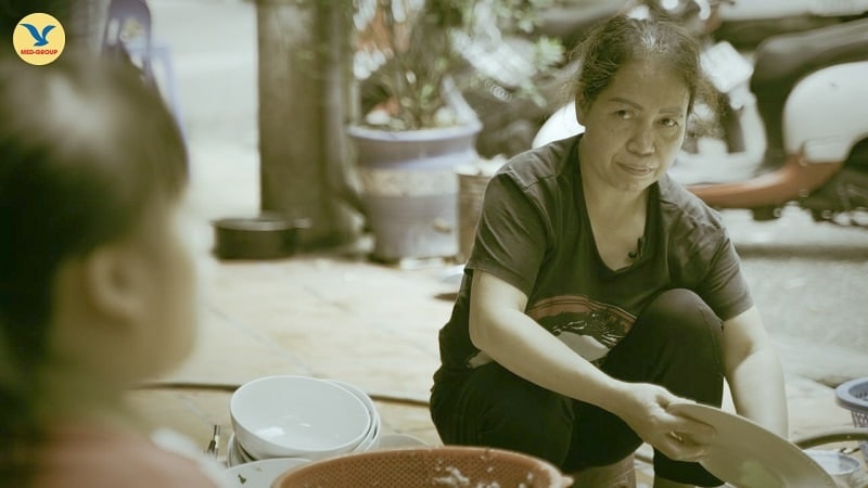 Chị Thơm suy sụp khi nhìn tương lai chông chênh của con