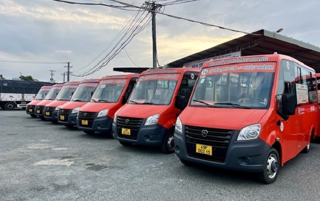  Sở Giao thông Vận tải tỉnh An Giang phối hợp với Công ty cổ Phần Xe khách Phương Trang-FUTA Bus Lines khai trương 15 tuyến xe buýt không trợ giá với 124 xe buýt 20 chỗ đời mới theo tiêu chuẩn châu Âu vào khai thác trên địa bàn tỉnh An Giang. Ảnh: 