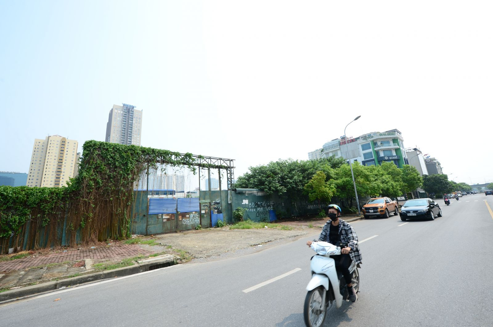 Các chuyên gia cho rằng đã đến lúc đánh thuế cao với người có nhiều nhà, đất để dẹp hiện tượng đầu cơ, sốt đất, giúp giá nhà, đất hạ nhiệt (ảnh Quốc Tuấn)