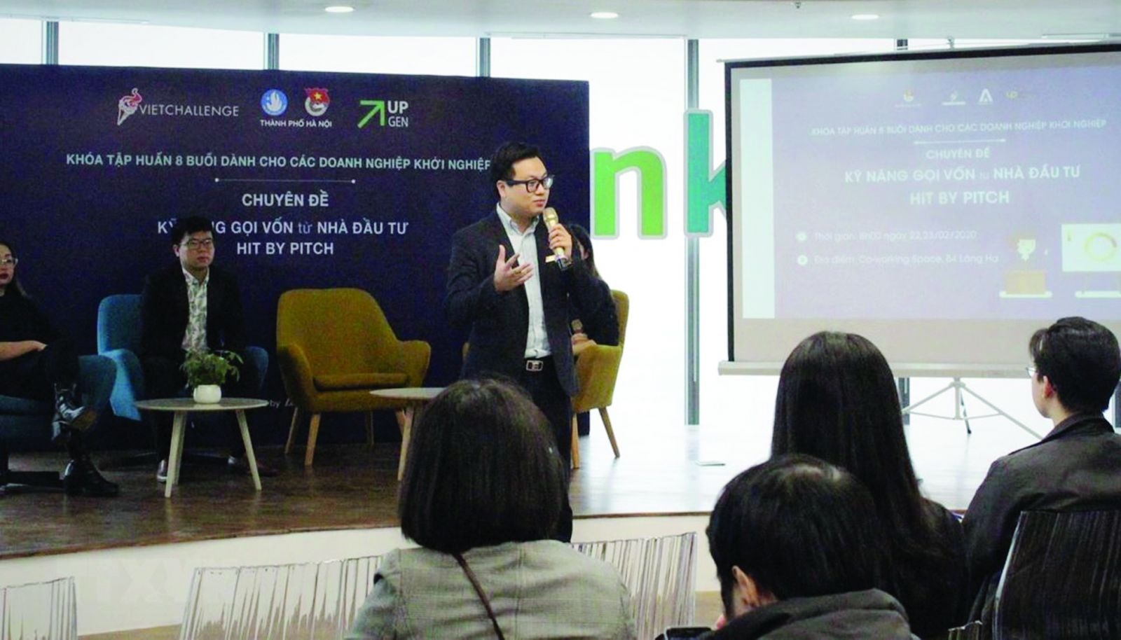 p/Thành đoàn Hà Nội, Hội Thanh niên Sinh viên Việt Nam tại Hoa Kỳ phối hợp cùng Cuộc thi Khởi nghiệp toàn cầu - VietChallenge tổ chức Khóa tập huấn dành cho doanh nghiệp trẻ khởi nghiệp nhằm nâng cao kỹ năng của các nhà khởi nghiệp. Ảnh: Linh Anh