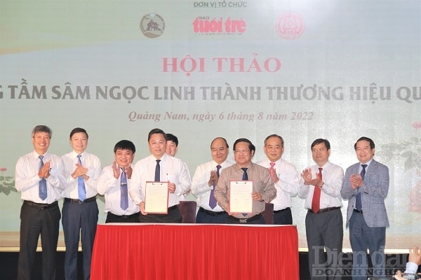 Lễ ký kết hợp tác phát triển sâm Ngọc Linh giữa tỉnh Quảng Nam và tỉnh Kon Tum.