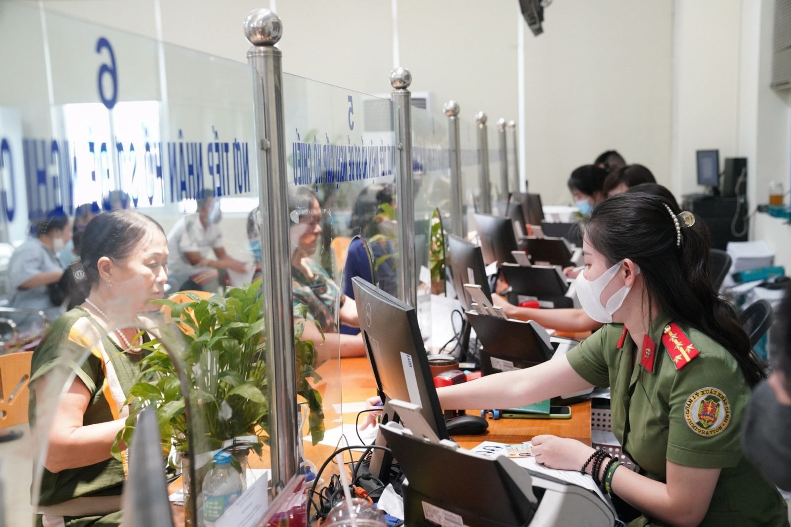 Ngoài Tây Ban Nha, hai nước khác thuộc khối Schengen chưa chấp nhận cấp thị thực cho hộ chiếu Việt Nam mẫu mới là Đức và Czech.