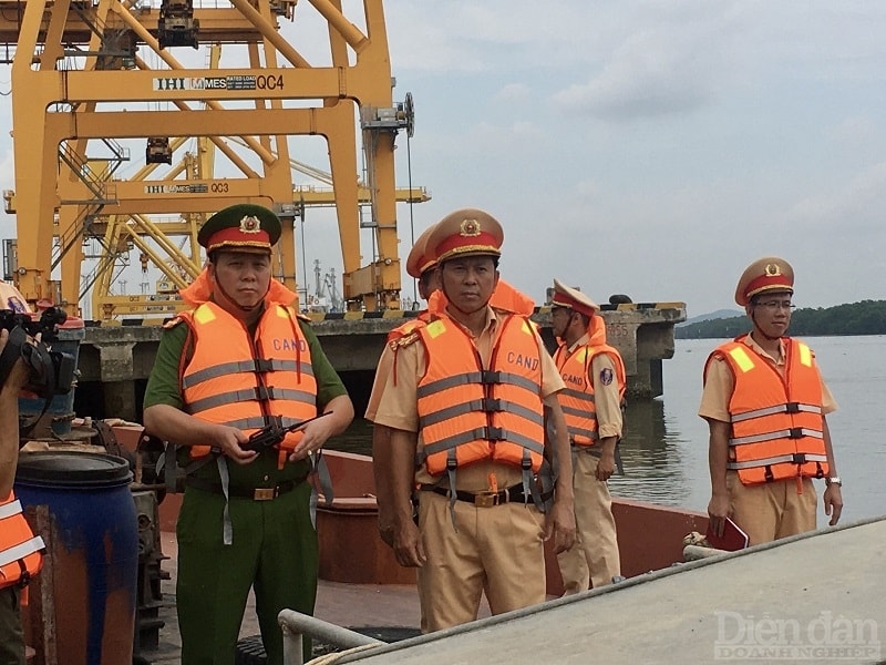 Theo ông Nguyễn Văn Toàn – Trưởng phòng phòng cảnh sát đường thuỷ, CATP Hải Phòng, việc kiểm tra kiểm soát này nhằm kịp thời phòng ngừa, phát hiện, ngăn chặn và tập trung xử lý từ gốc các hành vi vi phạm là nguyên nhân trực tiếp dẫn đến các vụ TNGT đặc biệt nghiêm trọng, gây mất an ninh trật tự gồm: Phương tiện thủy chở quá vạch dấu mớn nước an toàn, hàng hóa không hóa đơn, chứng từ, cảng bến thủy nội địa không phép để kiềm chế các vụ TNGT rất nghiêm trọng, đặc biệt nghiêm trọng