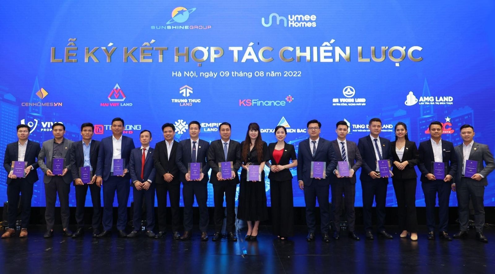 Đại diện Sunshine Group cùng các đại lý phân phối tham gia Lễ ký kết hợp tácp/chiến lược