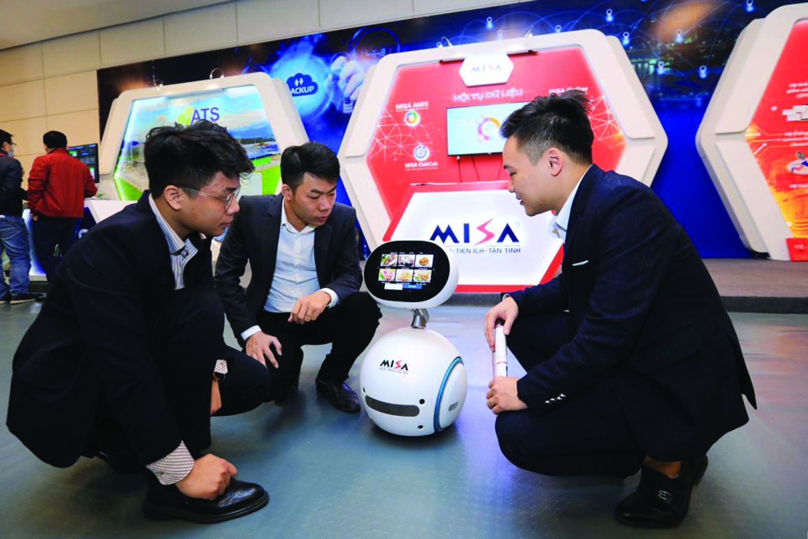  Robot MISA Cukcuk - nền tảng số Make in Viet Nam đáp ứng hộ kinh doanh cá thể, DN F&B.