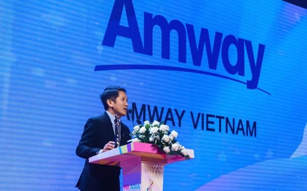 Ông Huỳnh Thiên Triều – Tổng Giám Đốc Amway Việt Nam phát biểu tại lễ nhận giải