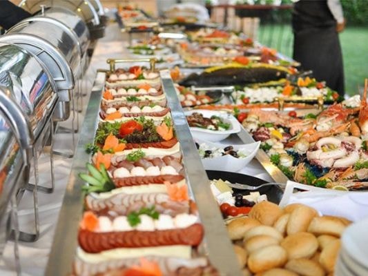 Tiệc Buffet tổ chức tại nhà trở thành xu hướng 2022