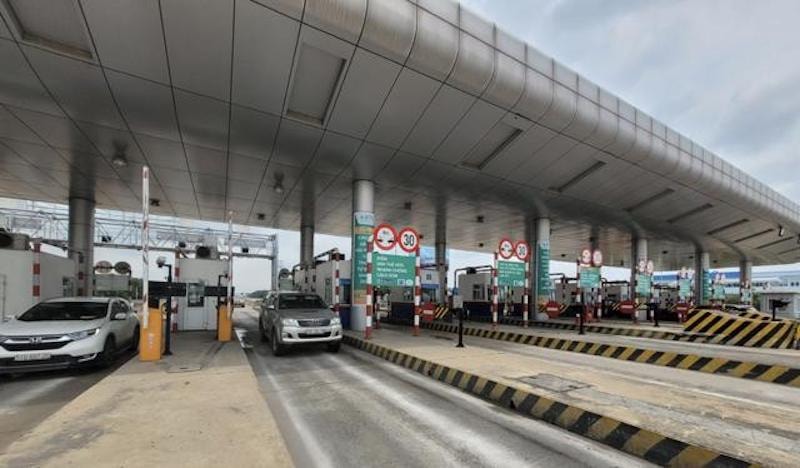 Cục Đăng kiểm Việt Nam, các nhà cung cấp dịch vụ tiếp tục đẩy mạnh công tác dán thẻ định danh theo chỉ đạo của Thủ tướng Chính phủ và chỉ đạo của Bộ GTVT