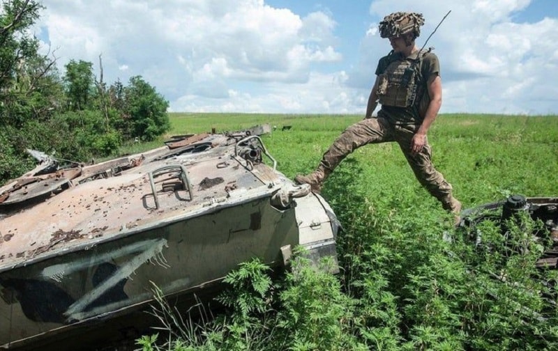 Cuộc phản công của Ukraine xung quanh Izium đã giúp Ukraine giành lại một số ngôi làng như Dibrovne, Mazanivka, Dmytrivka…