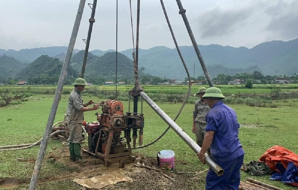 Liên đoàn địa chất Bắc Trung bộ khoan lấy mẫu tìm nguyên nhân sụt lún tại xã Châu Hồng, huyện Quỳ Hợp