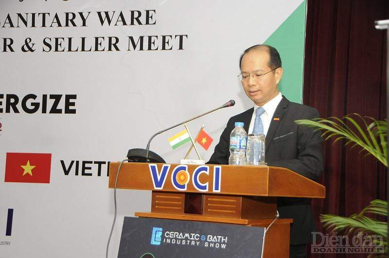 ông Nguyễn Hữu Nam – Phó giám đốc Liên đoàn Thương mại và Công nghiệp Việt Nam tại TP.HCM (VCCI HCM) phát biểu tại buổi giao lưu - Ảnh: Đình Đại.