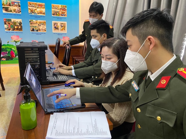 Công an tỉnh Thừa Thiên Huế và một số đơn vị nghiệp vụ triệt phá đường dây mua bán dữ liệu, thông tin cá nhân trái phép có quy mô liên tỉnh và lớn nhất từ trước đến nay hồi đầu năm 2022 (Ảnh: Toquoc.vn)