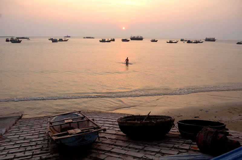 Chiều trên bãi biển Tình Yêup/- Cô Tô (ảnh báo Quảng Ninh)