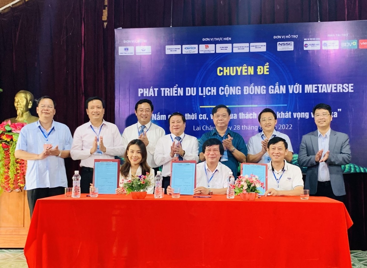 Ban Tổ chức Techfest Việt nam 2022 tại Lai Châu tổ chức Lễ ký kết Biên bản ghi nhớ về nguyên tắc hợp tác trong công tác tư vấn, hỗ trợ, cung ứng dịch vụ công nghệ thông tin vào quảng bá, phát triển du lịch.