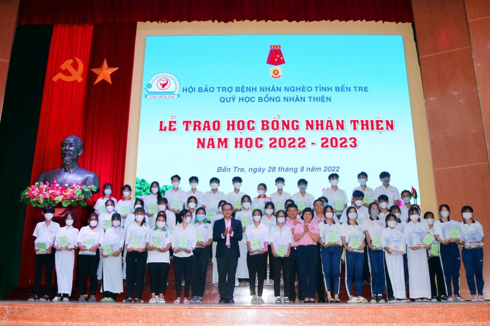 Các đại diện của CPV tham dự buổi lễ trao học bổng nhân thiện