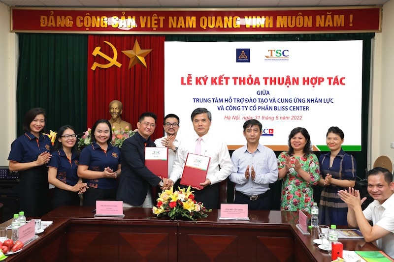 Trung tâm Hỗ trợ đào tạo và Cung ứng nhân lực, Bộ Giáo dục và Đào tạo (MOET-TSC) đã tổ chức Lễ kết kết thỏa thuận hợp tác với Công ty Cổ phần Tập đoàn Đầu tư Giáo dục Sydney Việt Nam (Sydney Academy) và Công ty Cổ Phần Bliss Center