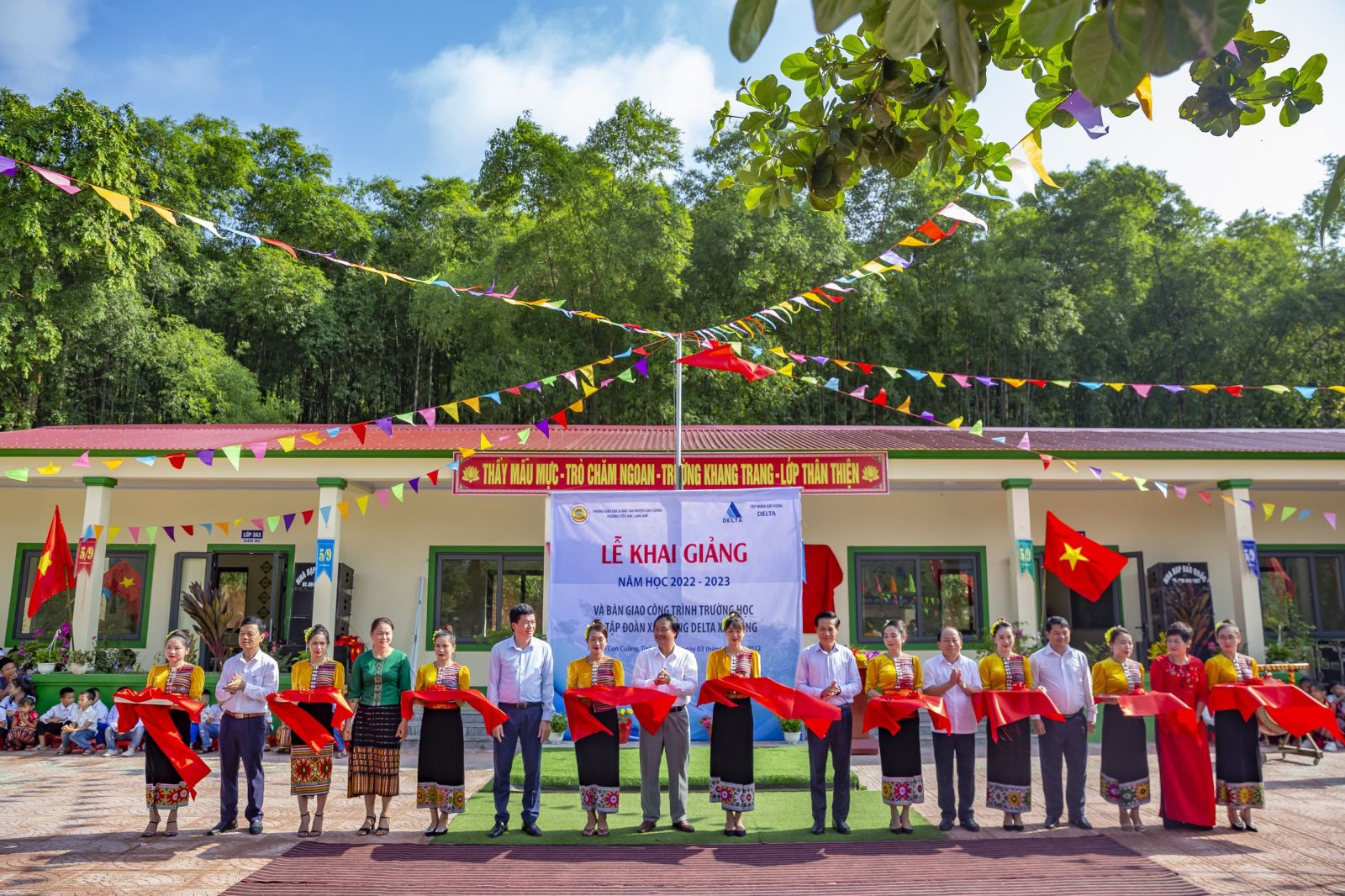 Lễ khai giảng tại điểm trường Lễ bàn giao điểm trường tại bản Đồng Tiến