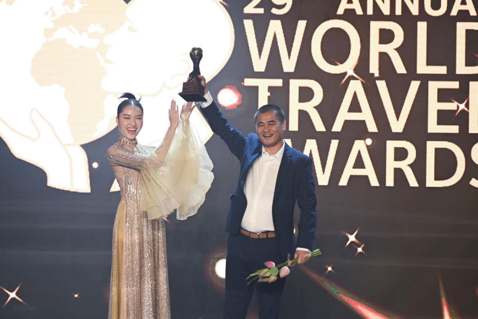 Ông Phạm Hà, nhà sáng lập và CEO của Lux Travel Dmc nhận giải “Oscar du lịch thế giới” World Travel Awards 2022.