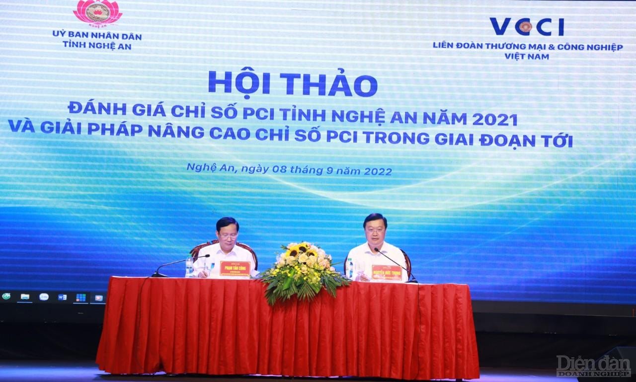 Chủ tịch VCCI Phạm Tấn Công và ông Nguyễn Đức Trung - Chủ tịch UBND tỉnh Nghệ An chủ trì hội thảo