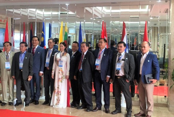 Các nhà khoa học tham gia hội thảo