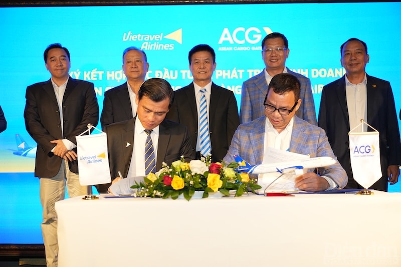 Hãng hàng không Vietravel (Vietravel Airlines) vừa chính thức ký kết hợp tác với Công ty Asean Cargo Gateway (ACG) thành lập Vietravel Airlines Cargo (VUAir Cargo)