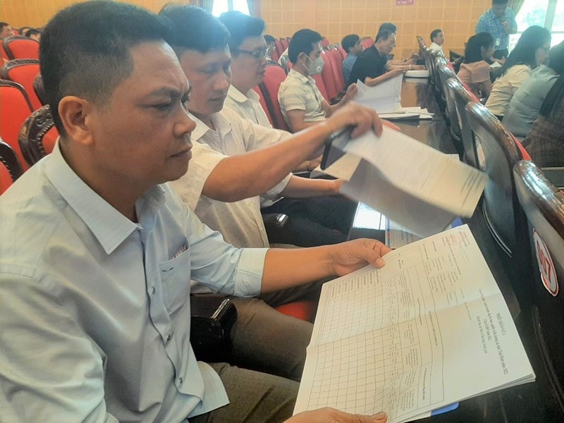 gần 3.000 doanh nghiệp, hợp tác xã, hộ sản xuất, kinh doanh tại 8 huyện, thành phố đang nghiên cứu các câu hỏi và trả lời trên các mẫu đánh giá