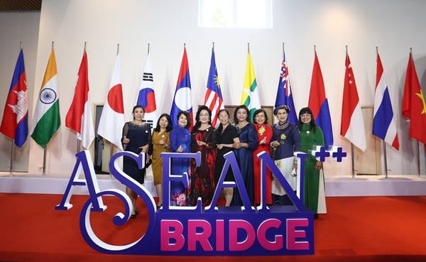 Diễn đàn“Nhịp cầu ASEAN++ với chủ đề “Kết nối để phát triển bền vững