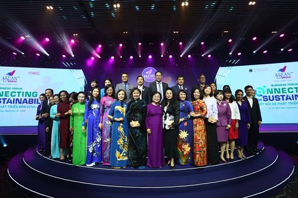 Đối với Việt Nam, ASEAN giữ vị trí quan trọng trong chính sách đối ngoại và hội nhập quốc tế