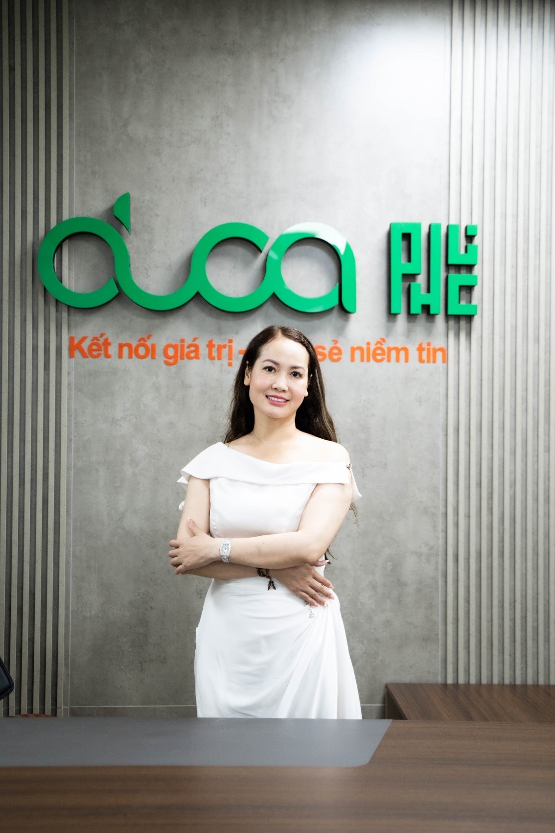 Bà Bùi Thị Thanh Hương - Chủ tịch hội đồng quản trị khởi nguồn từ tâm huyết của một người trân trọng giá trị của sức khỏe, nữ doanh nhân luôn đặt trái tim của chính mình vào Duca Group nói chung và nhà máy sản xuất nói riêng.)